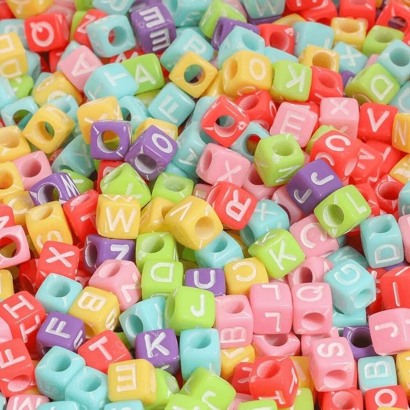 Micanga-de-Letras-Luli-LTB114-6x6mm-Pacote-com-250g
