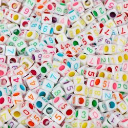 Micanga de Numeros L36 6X6mm Pacote com 500g
