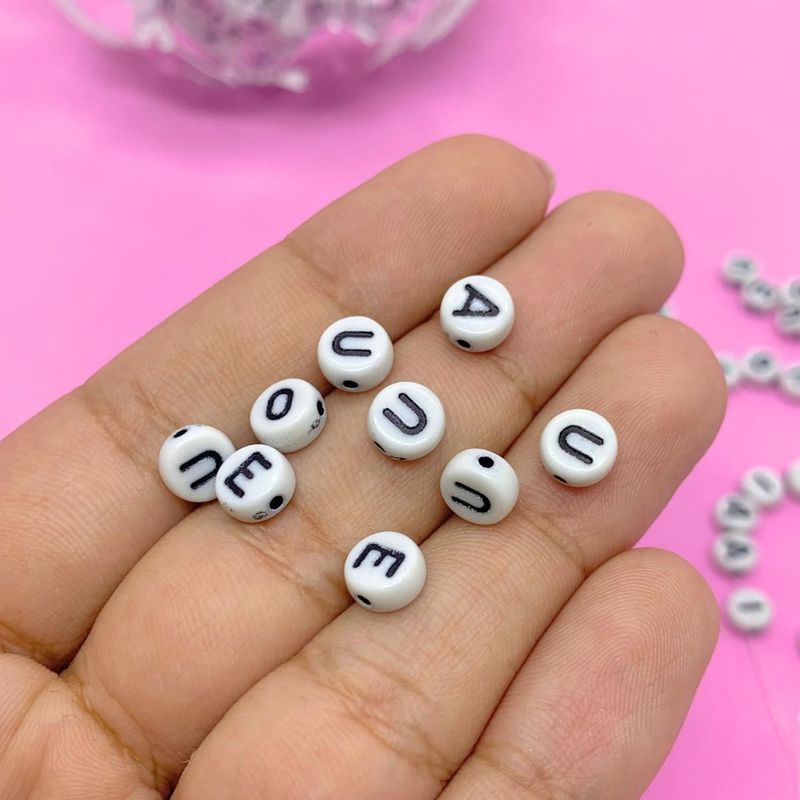 Micanga-de-Letras-Vogais-Luli-L60-4x7mm-Pacote-com-500g-