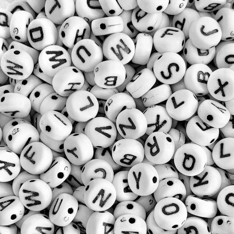 Micanga-de-Letras-Luli-L61-4x7mm-Pacote-com-500g